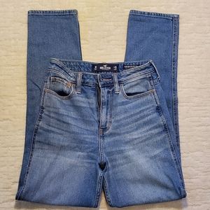 Hollister Ultra High Rise Mom Jeans size 1R